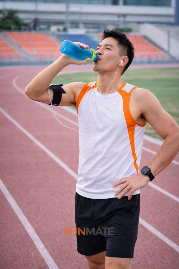 Uống gel khi chạy bộ